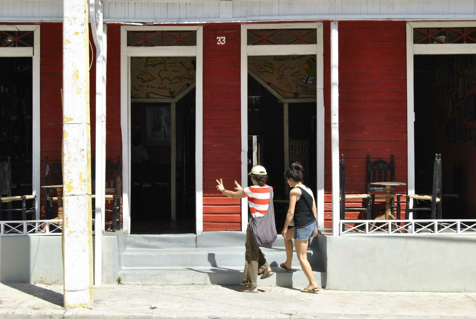 Hotel Loro Tuerto Barahona Exterior photo